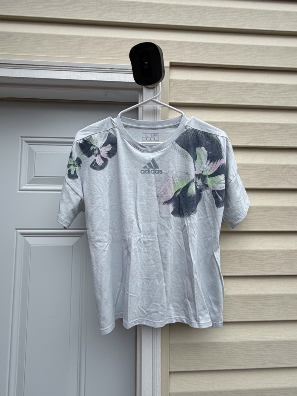 adidas Wonen’s xl Floral Graphic Tee